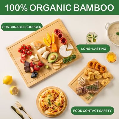 Conjunto de 3 tábuas de cortar de madeira com sulcos de suco e alças laterais de diferentes formas