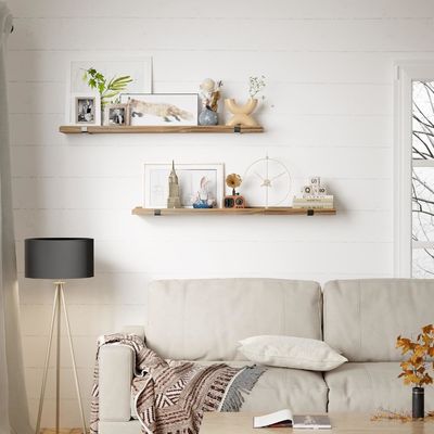 Prateleira de madeira multifuncional montada na parede com suporte metálico