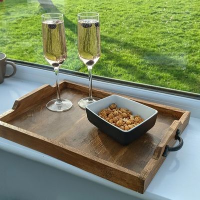 Taça de serviço de madeira gravada por encomenda Estilo rústico para tela de mesa de café e suporte de taça