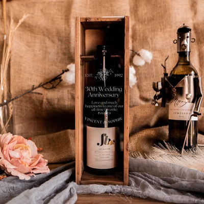 Presente personalizado de casa gravado Com tampa acrílica clara Caixa de vinho de pinheiro rústico