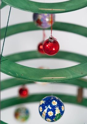 Crie uma atmosfera festiva com o nosso logotipo personalizado de árvore de Natal Alberello de madeira