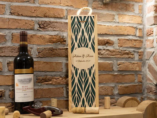Caixa de vinho de madeira rectangular com impressão personalizada de aniversário de casamento