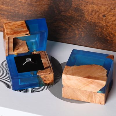Caixinha de anel de madeira feita à mão para encomenda personalizada