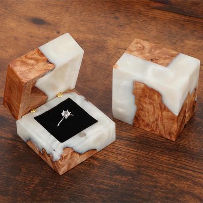 Elegante caixa de anel de madeira de fenda única para pequenas embalagens de jóias vintage feitas à mão