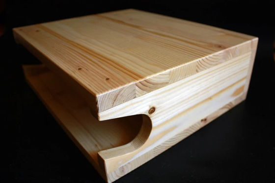 Cadeira de bicicleta de madeira montada na parede com logotipo personalizado