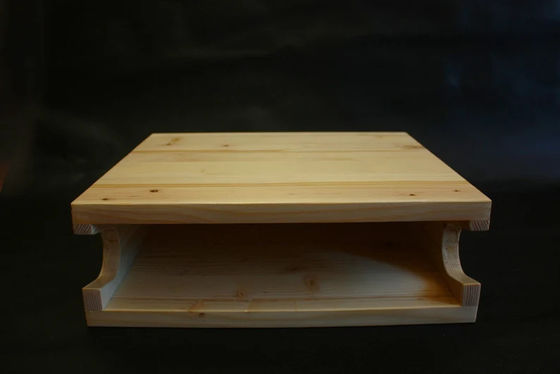 Cadeira de bicicleta de madeira montada na parede com logotipo personalizado