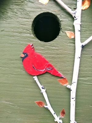 Cardeal pintado à mão e árvores de bétula madeira pájaro para conservacionistas de aves