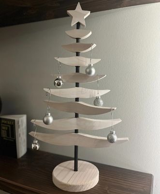 Materiais ecologicamente corretos Árvore de Natal de madeira branca moderna para férias mais verdes