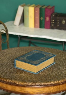 Caixa de armazenamento de brinquedos em forma de livro decorativo de madeira feita à mão com impressão em tela de seda / queimada