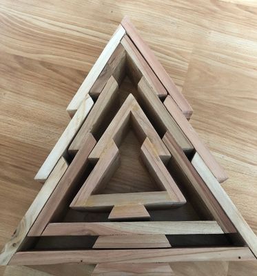 Árvore de Natal de madeira perfeita para criar um ambiente festivo