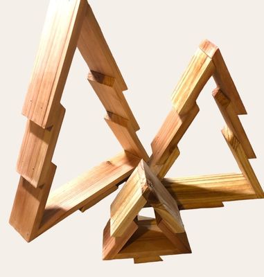 Árvore de Natal de madeira perfeita para criar um ambiente festivo