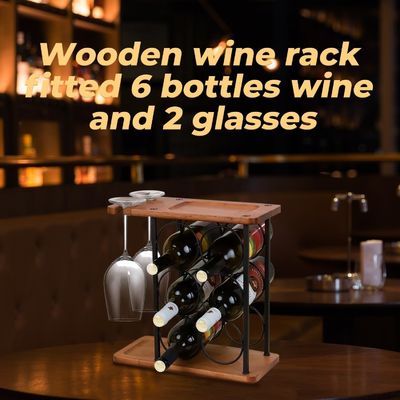 Estante de vinho de mesa de madeira em relevo com bandeja feita à mão contém 6 garrafas e 2 copos