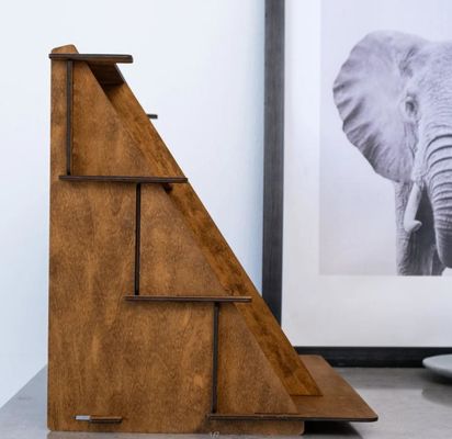 Estande de visualização de jóias de madeira quente de 3 níveis com design de impressão de tela de seda personalizado