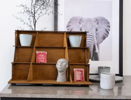 Estande de visualização de jóias de madeira quente de 3 níveis com design de impressão de tela de seda personalizado