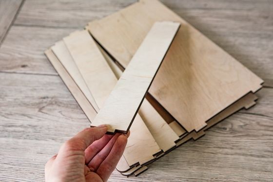 Três camadas de madeira para exposição de mesa de retalho com prateleiras para jóias