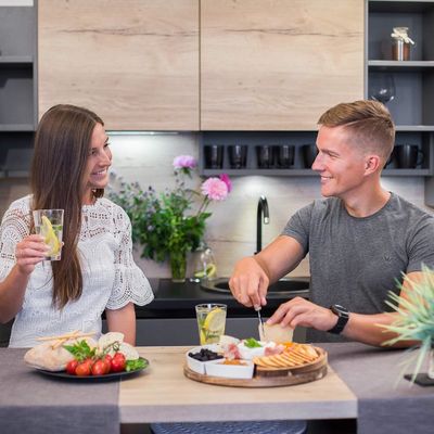 Tabela de corte de queijo de madeira de bambu de 13 polegadas e conjunto de pratos e desenhos personalizados