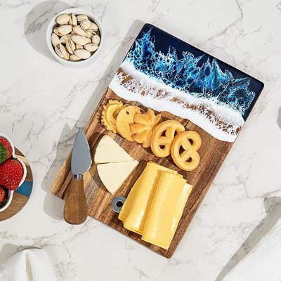 Tabela de charcuteria de resina epoxi de madeira de acácia personalizada para servir alimentos