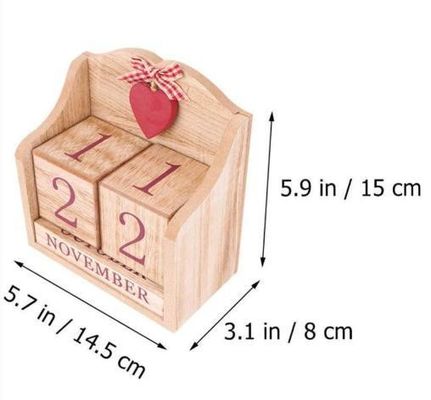 Brinquedo de mesa de calendário de advento de madeira com casa rústica e estética de estilo europeu