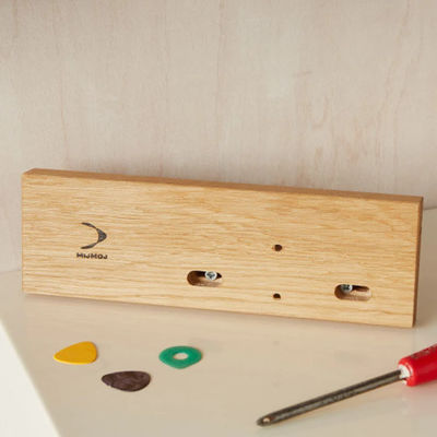 Montador de parede de madeira e suporte de guitarra personalizado para o seu espaço de performance