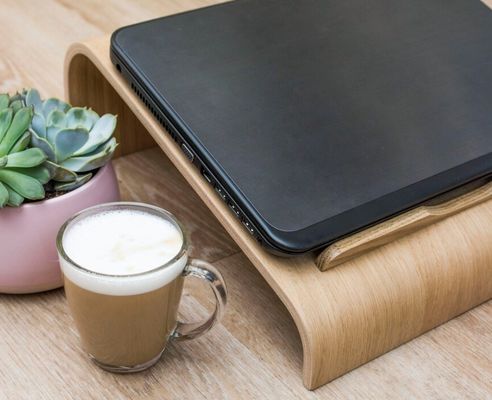 Estacionamento de computador portátil de madeira funcional Economia de espaço Refrigerador Ventilação Elevador de mesa de computador