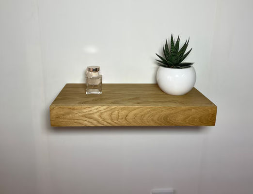 Descrição de prateleira de compartimento secreto flutuante para organizar objetos de valor em carvalho rústico