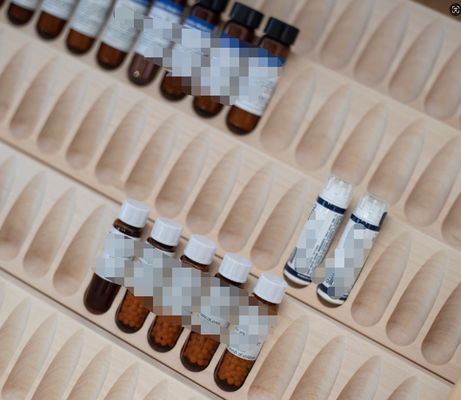 Instalação de gavetas de madeira de bétula sólida para soluções de economia de espaço