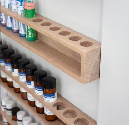 Design de logotipo personalizado Armário de bétula maciça montado na parede com design multifuncional