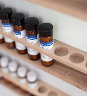 Design de logotipo personalizado Armário de bétula maciça montado na parede com design multifuncional