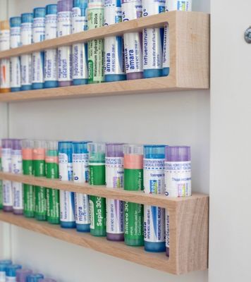 Design de logotipo personalizado Armário de bétula maciça montado na parede com design multifuncional