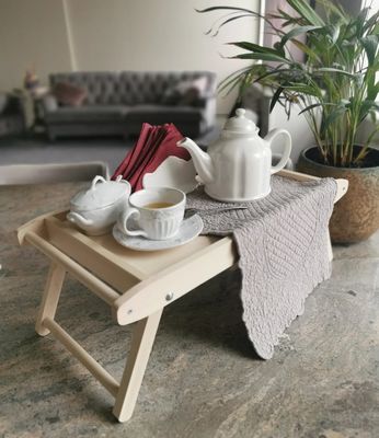 Café da manhã retangular na bandeja de cama com pernas dobráveis Economize espaço e desfrute de lanches personalizados