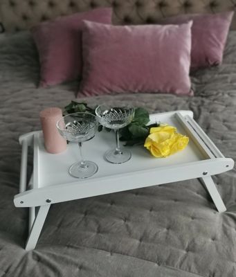 Café da manhã retangular na bandeja de cama com pernas dobráveis Economize espaço e desfrute de lanches personalizados