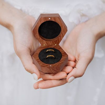 Madeira maciça Custom 2 Slots embalagem de presente com logotipo caixa de anel de madeira para anel de noivado