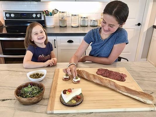 Versátil BSCI LFGB 8 Tamanhos Diferentes Tabela de Corte de Bamboo Pull-Out para várias necessidades