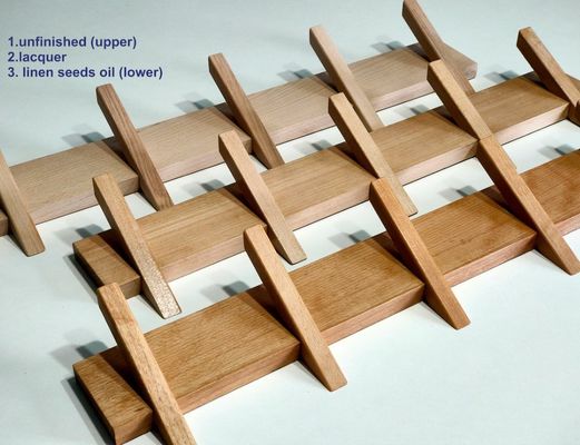 Organização elegante e sustentável do banheiro com este porta-bandeiras de madeira montado na parede