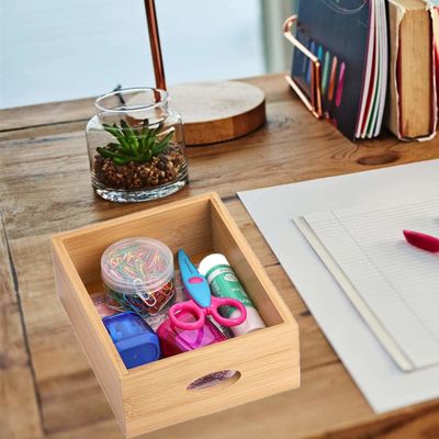 Container de lenha maciça de lavanderia de madeira esculpida ecológica para solução de armazenamento personalizada