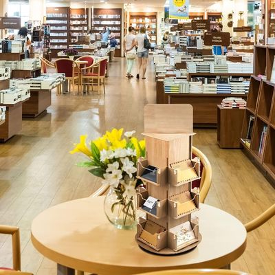 Mobiliário de sala de estar 3 Nível 4 Stand de exibição giratória de madeira lateral com rotação 360