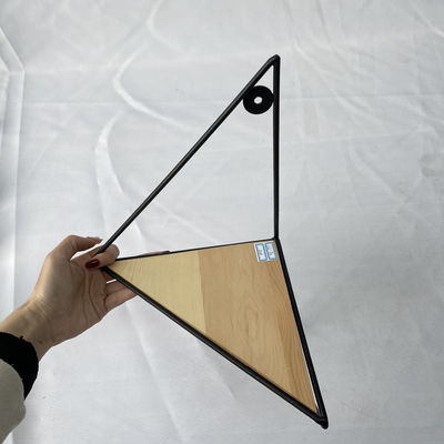 Estante de exibição multifuncional de parede triangular de madeira de metal para armazenamento em casa