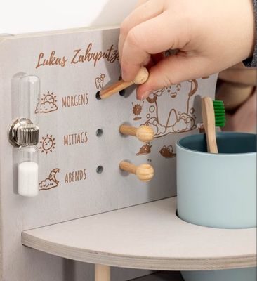 Temática de amor Estação de escovação de dentes para crianças com espelho de madeira e economia de espaço