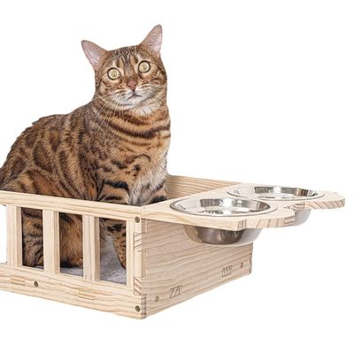 Moderno estilo de design de parede montada em madeira cat feeder prateleira com duas tigelas serviço personalizado
