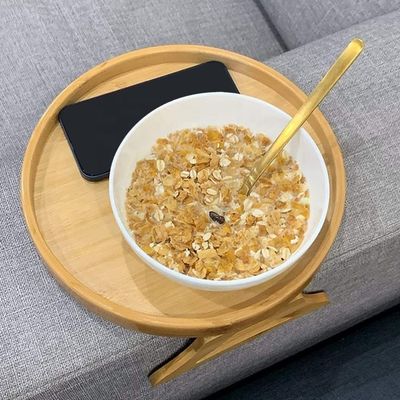 Sofá de bambu natural personalizado Mesa lateral dobrável apoio de braço Clip-On bandeja de sofá para OEM ODM