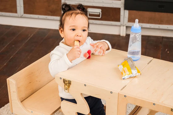 Cadeira de aprendizagem gratuita para mesa infantil e torre de atividades