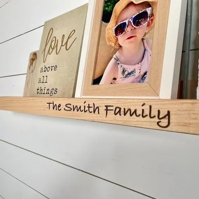 Estante flutuante de madeira maciça de estilo rústico com opção de personalização