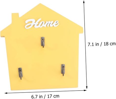 Entrada Porta-correios e porta-chaves de quarto de lama com estacas de madeira na cor natural da madeira