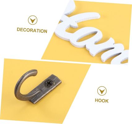 Entrada Porta-correios e porta-chaves de quarto de lama com estacas de madeira na cor natural da madeira