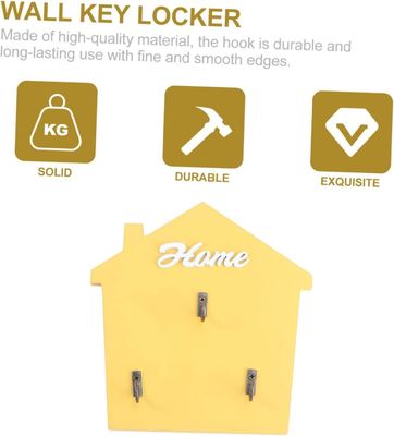 Entrada Porta-correios e porta-chaves de quarto de lama com estacas de madeira na cor natural da madeira