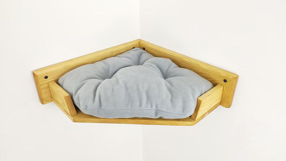 Casa de jogos de gatos montada na parede com cama de gatos em madeira natural