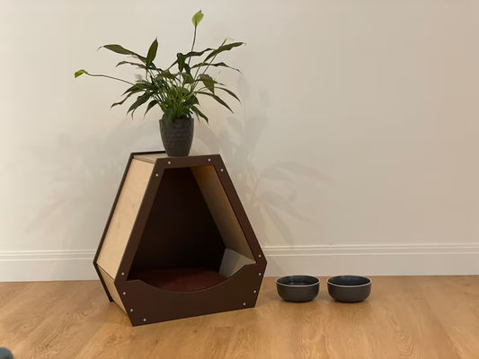 Economize espaço Função Pet House com design de madeira moderna e cor de madeira natural