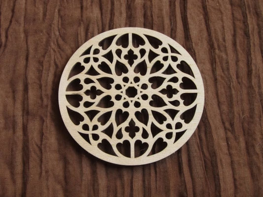 Subterrâneas de roseta de madeira únicas para xícara de café em bétula natural e design gótico rústico