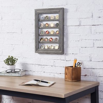 5-Tier Vintage Gray Wood Printing Burned Challenge Coin Display Rack para montagem de parede