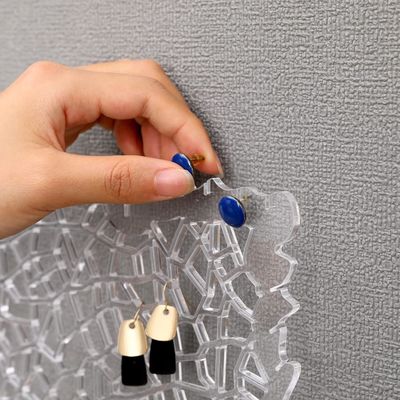 Desenho funcional Prateleira flutuante de madeira Ecrã de brincos acrílicos para logotipo personalizado